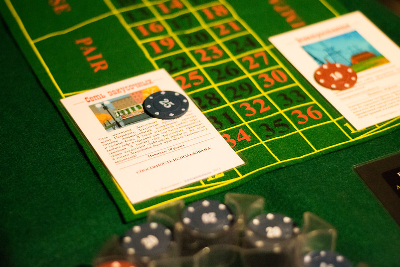 Ведущий развлекает гостей на корпоративе в Курске